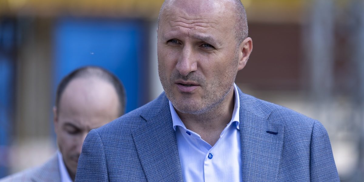 Directorul trimis în judecată pentru corupție poate reveni la conducerea ELCEN, scăpând și de interdicția de a părăsi țara