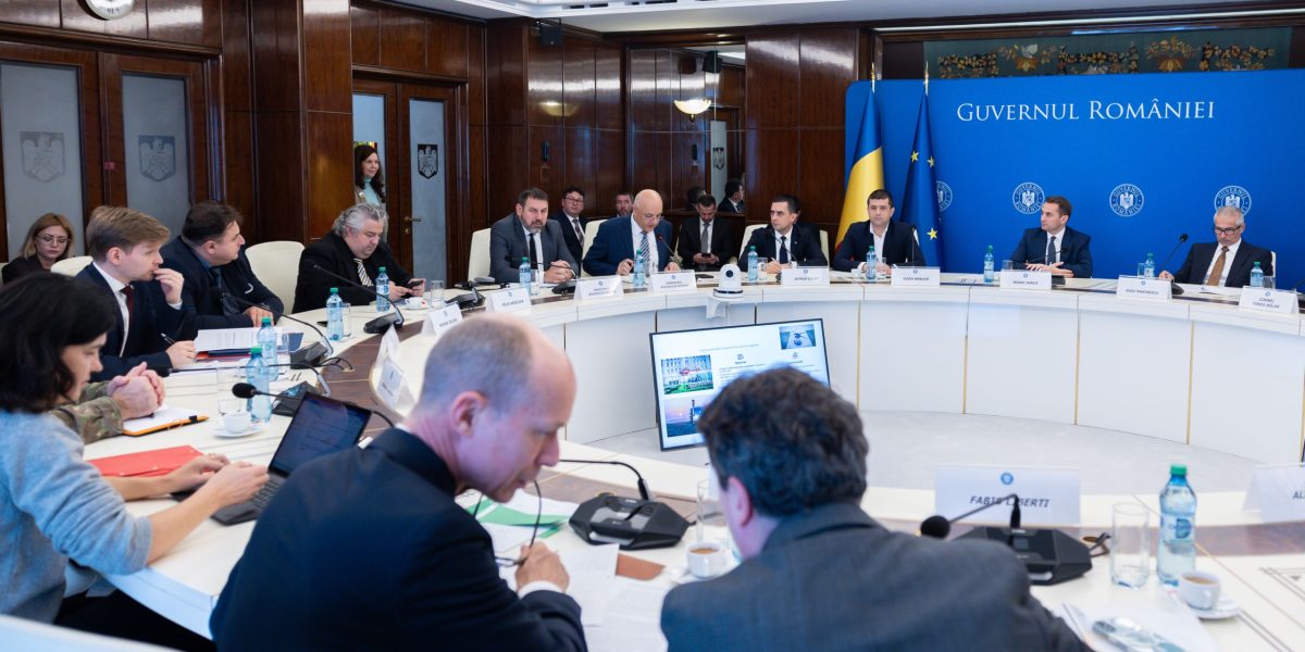 Dezbaterile privind fondurile europene pentru apărare pun în discuție viitorul industriei naționale România se află în pragul unei decizii cruciale în privința participării la programul european SAFE (Security Action for Europe), un instrument de finanțare menit să susțină achizițiile comune de echipament militar pentru statele membre ale Uniunii Europene