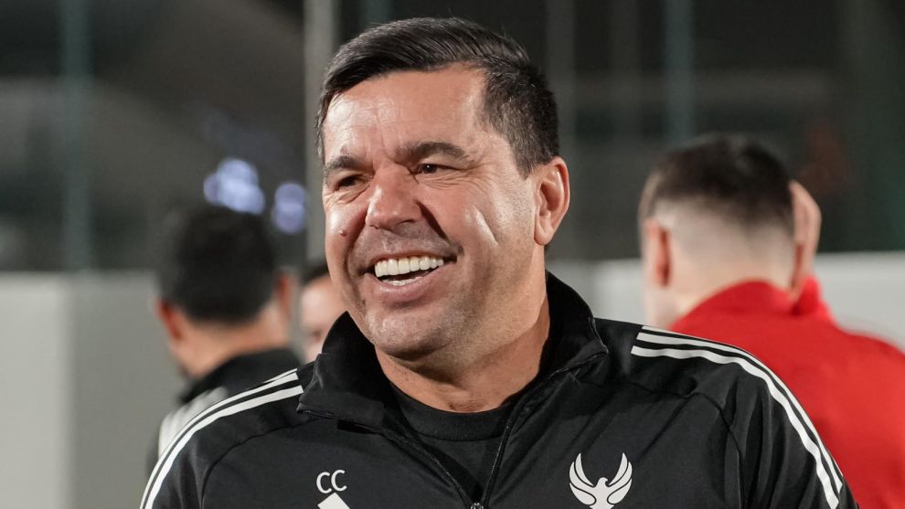 Cosmin Contra și-a oficializat prelungirea contractului cu Al-Arabi, club din Qatar, până în 2028, în urma unui parcurs remarcabil care l-a transformat dintr-un tehnician aflat în criză în unul dintre cei mai respectați antrenori din campionatul local