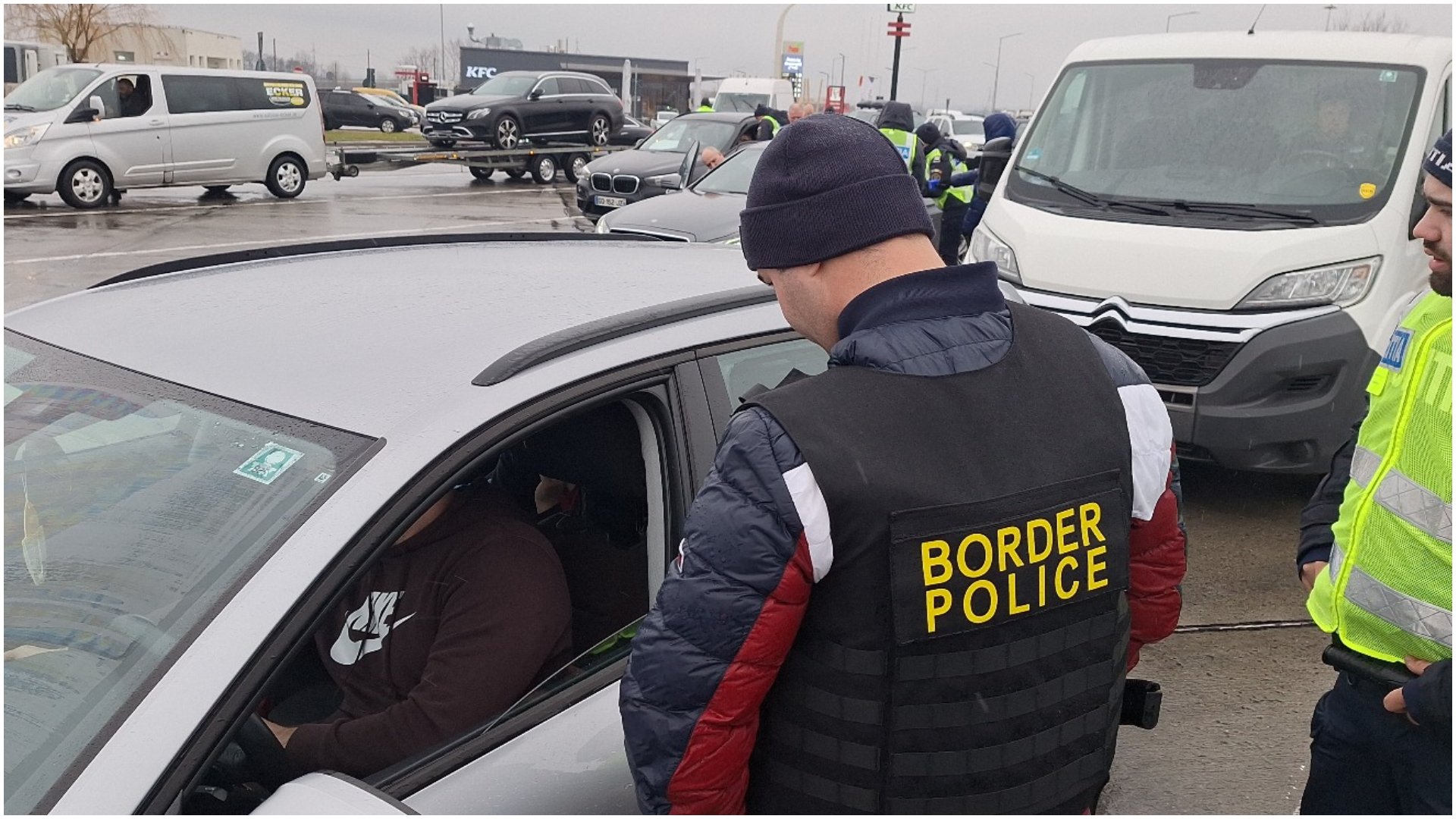 Autocarul cu elevi români implicați într-un proiect Erasmus+ a fost oprit brusc la granița dintre Austria și Ungaria, după ce autoritățile austriece au descoperit o serie de nereguli grave la controalele de rutieră