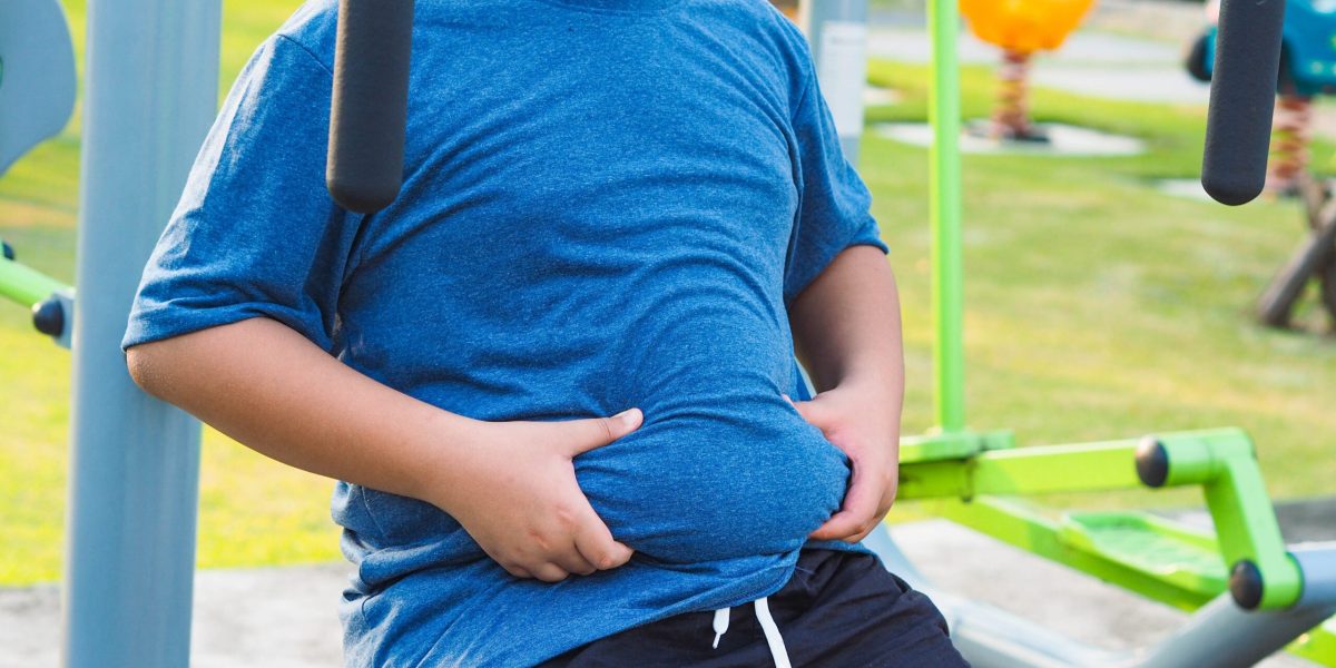 România se confruntă cu un fenomen alarmant: creșterea alarmantă a obezității în rândul copiilor, o problemă care, dacă nu este gestionată la timp, riscă să devină o criză de sănătate publică de amploare