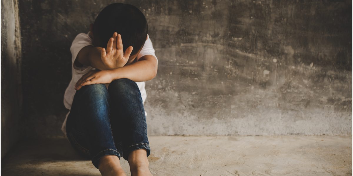 Drama familială din Satu Mare scoate la iveală un caz șocant de violență asupra minorilor Un incident extrem de grav a zguduit comunitatea din Satu Mare, după ce autoritățile au descoperit doi copii mici legați de calorifer în propria lor locuință