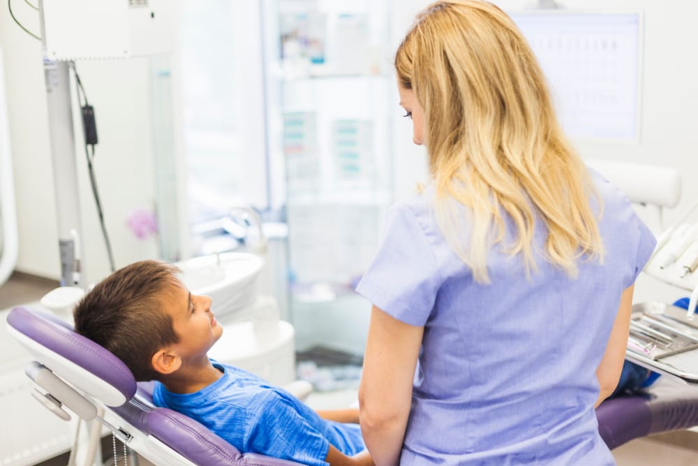 Crește numărul părinților din Suceava care caută în mod activ un dentist specializat pentru copiii lor, convingți fiind că îngrijirea dentară de la o vârstă fragedă stă la baza unui zâmbet sănătos pe termen lung