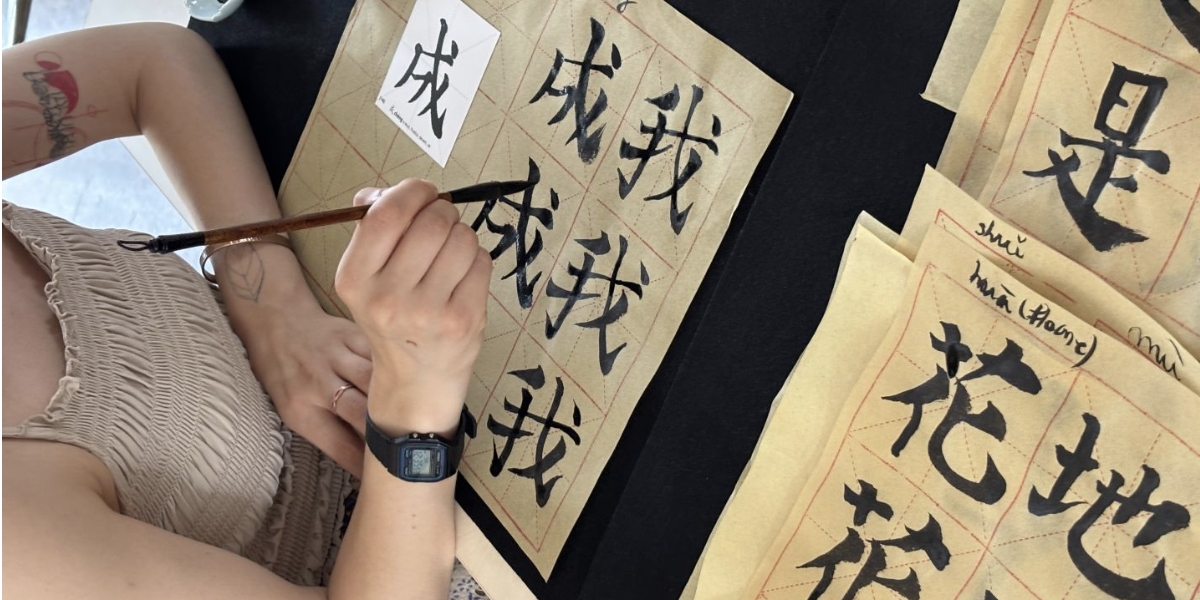 Primăvara culturală își face intrarea în forță în București: de la expoziții la evenimente de stradă După o iarnă lungă, zgomotoasă și adesea monotonă, orașul începe, încet-încet, să rezoneze cu vibrația artei și a culturii