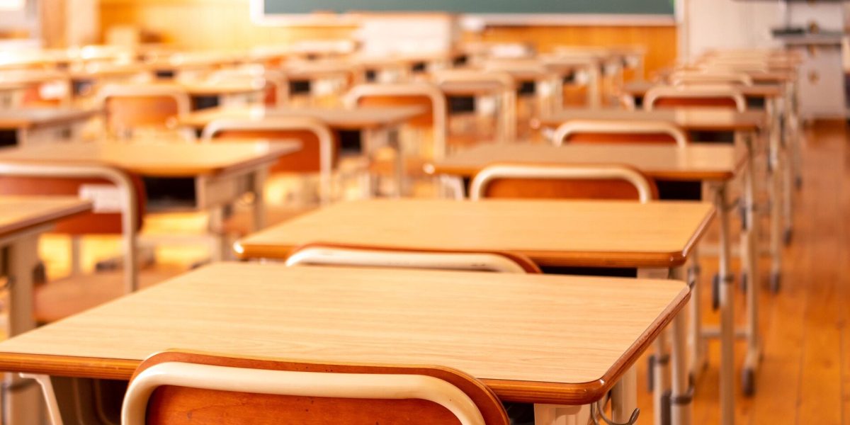 Controverse în învățământul special din Sectorul 4: anchete legale și măsuri administrative după acuzații de agresiune asupra elevilor cu nevoi speciale Un scandal de amploare a zguduit recent sistemul de învățământ pentru copiii cu nevoi speciale din București, după ce mai mulți părinți au semnalat comportamente agresive ale unui profesor de la Școala Profesională Specială „Sfântul Nicolae” din Sectorul 4