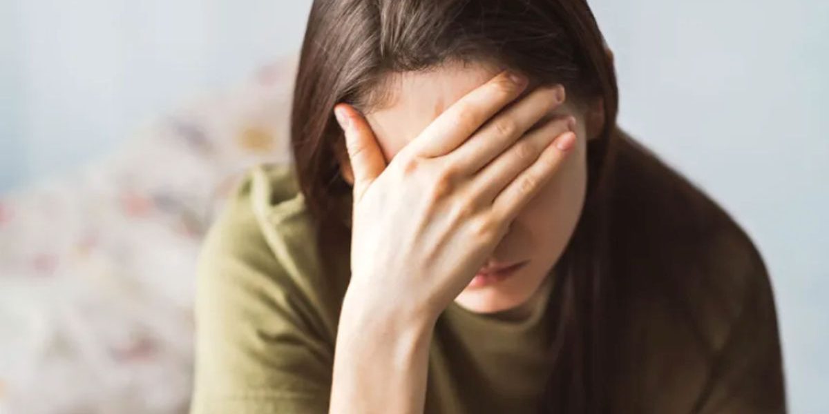 În cultura populară românească, credința în efectele deochiului rămâne vie și astăzi, chiar dacă traiectoria științei moderne tinde spre explicări raționale ale fenomenelor