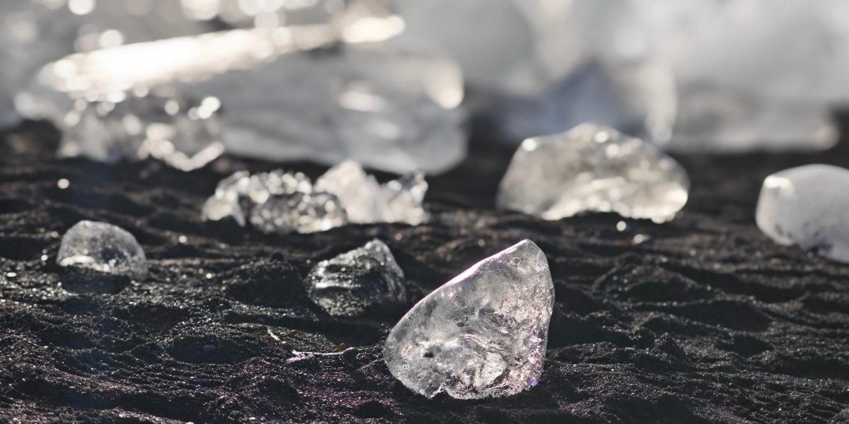 O descoperire revoluționară în lumea materialelor ultra-dure a fost anunțată de cercetătorii chinezi, care au reușit pentru prima dată să creeze în laborator un diamant a cărui duritate depășește pe cea a diamantului natural
