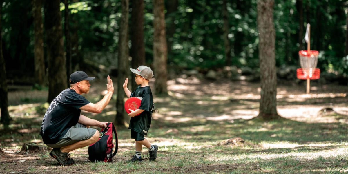 Discul de golf, sportul emergent cu potențial de transformare socială și economică în România Discul de golf, un sport inventat în Statele Unite acum șaizeci de ani, se extinde rapid peste granițele Americii, aducând o alternativă accesibilă și prietenoasă cu natura pentru iubitorii de activități outdoor