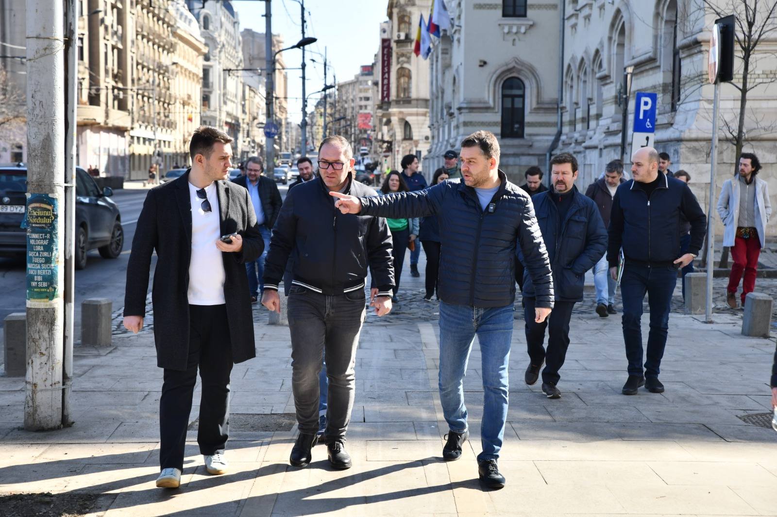 Primarul Sectorului 5, Ciprian Ciucu, și-a făcut sâmbătă apariția “pe teren” în centrul capitalei, marcând o încercare de a-și demonstra prezența și implicarea în gestionarea problemelor locale
