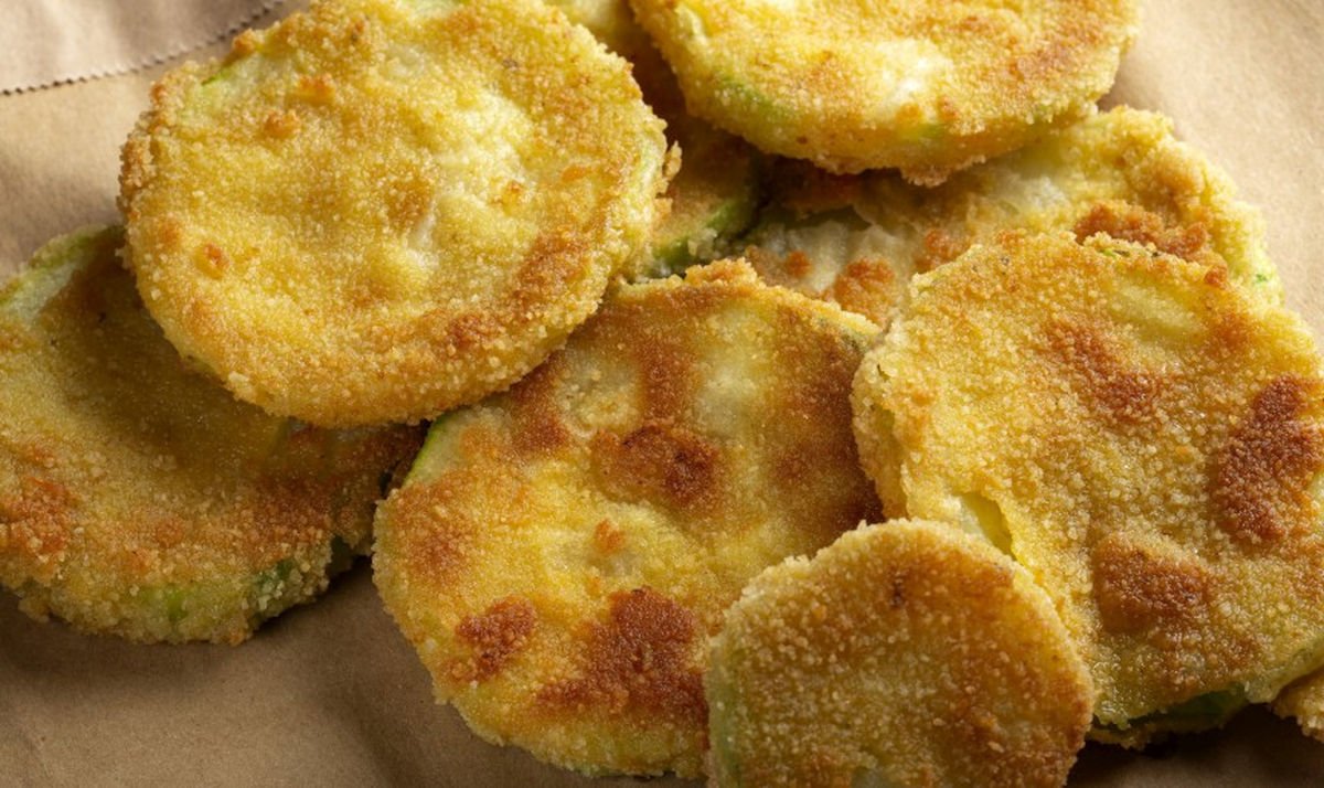 Dovleceii crocanți de post sunt, fără îndoială, o alegere simplă și delicioasă pentru acele zile în care dorim să păstrăm postul sau preferăm un platou de gustări variate, fără carne sau produse animale