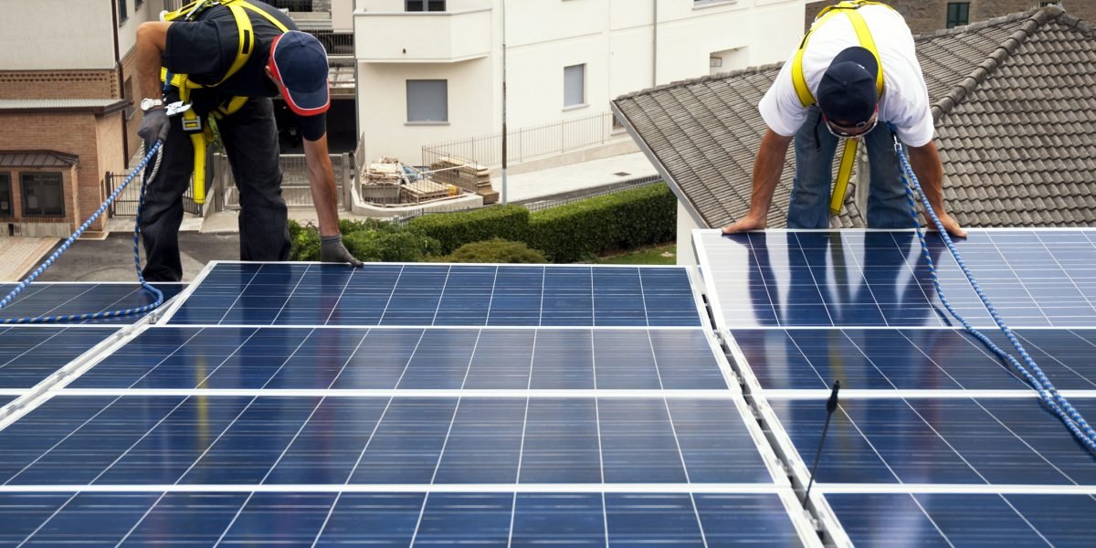 România înregistrează o creștere remarcabilă a numărului de prosumatori, iar această tendință se reflectă într-un mod semnificativ în dinamica sectorului energetic