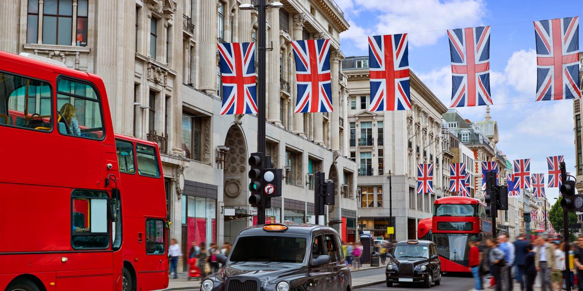 Ministrul britanic al Locuințelor respinge acuzațiile privind amenințarea Iranului cu rachete lungă rază Tensiunile din Orientul Mijlociu și amenințările lansate de Iran continuă să constituie o preocupare majoră pe scena internațională