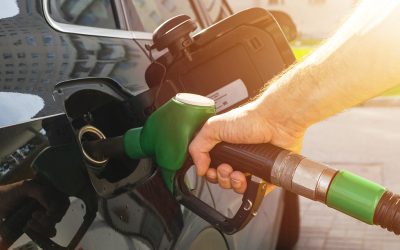 Prețurile carburanților au înregistrat miercuri dimineața o creștere semnificativă, cu 15 bani pe litru, în contextul în care fluctuațiile din piața internațională influențează, din ce în ce mai mult, și prețurile din benzinării