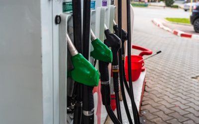 Prețurile carburanților au continuat să crească semnificativ joi dimineață în benzinăriile din întreaga țară, marcând o nouă etapă în scumpirea alarmantă a combustibililor