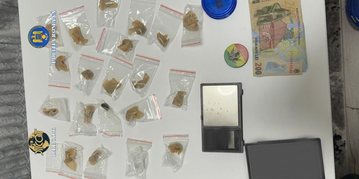 Trei bărbați din Buzău, cercetați pentru trafic internațional de droguri, au fost reținuți de procurorii DIICOT, după o anchetă complexă care a scos la lumină modalități sofisticate de distribuție a substanțelor interzise în mediul online