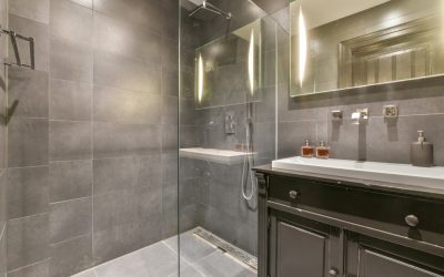 Metoda naturală pentru curățarea ușilor de duș, folosită de gospodine