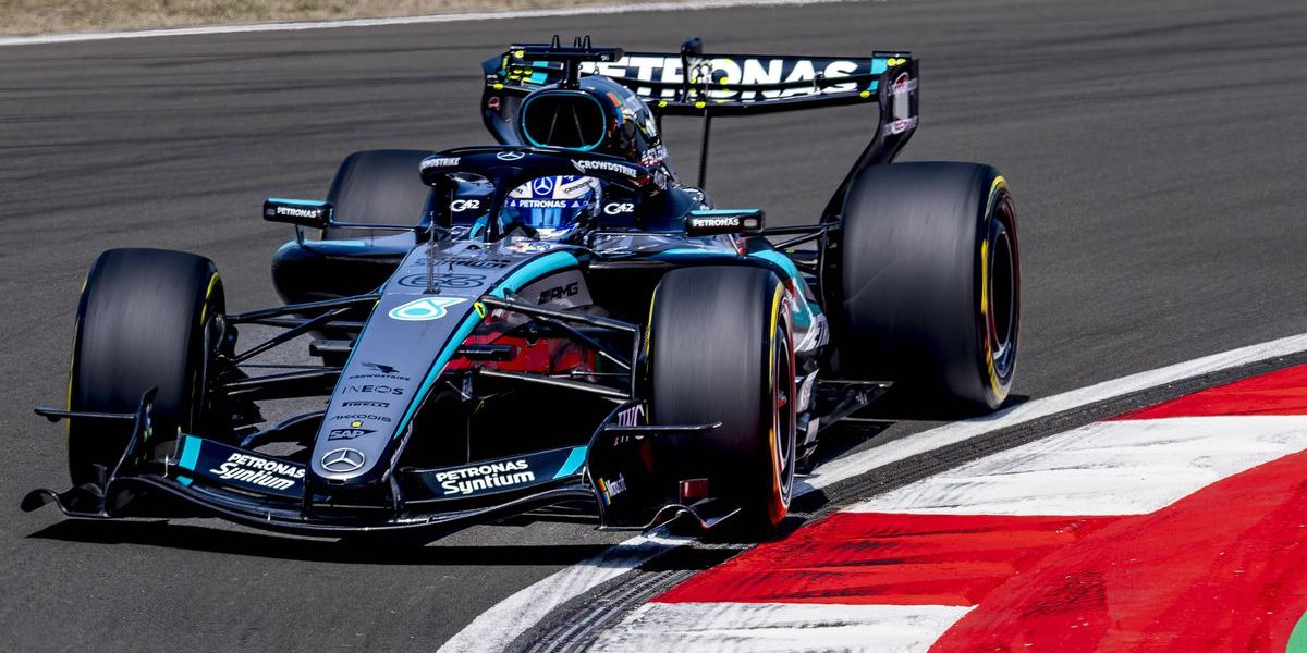 George Russell a pornit din pole position în cursa de Sprint din China, o etapă importantă a sezonului din Formula 1, semn că mașina Mercedes continuă să confirme superioritatea în startul anului, după un calificat remarcabil ce a demonstrat încă o dată puterea echipei germane pe circuit