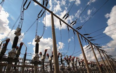 ANRE pregătește creșteri importante pentru garanția investițiilor în energie, impactând racordarea la rețea Autoritatea Națională de Reglementare în Energie (ANRE) pregătește o modificare impulsionată de intenția de a stimula investițiile în sectorul energetic, dar care riscă să complicheze procesul de racordare pentru noii investitori