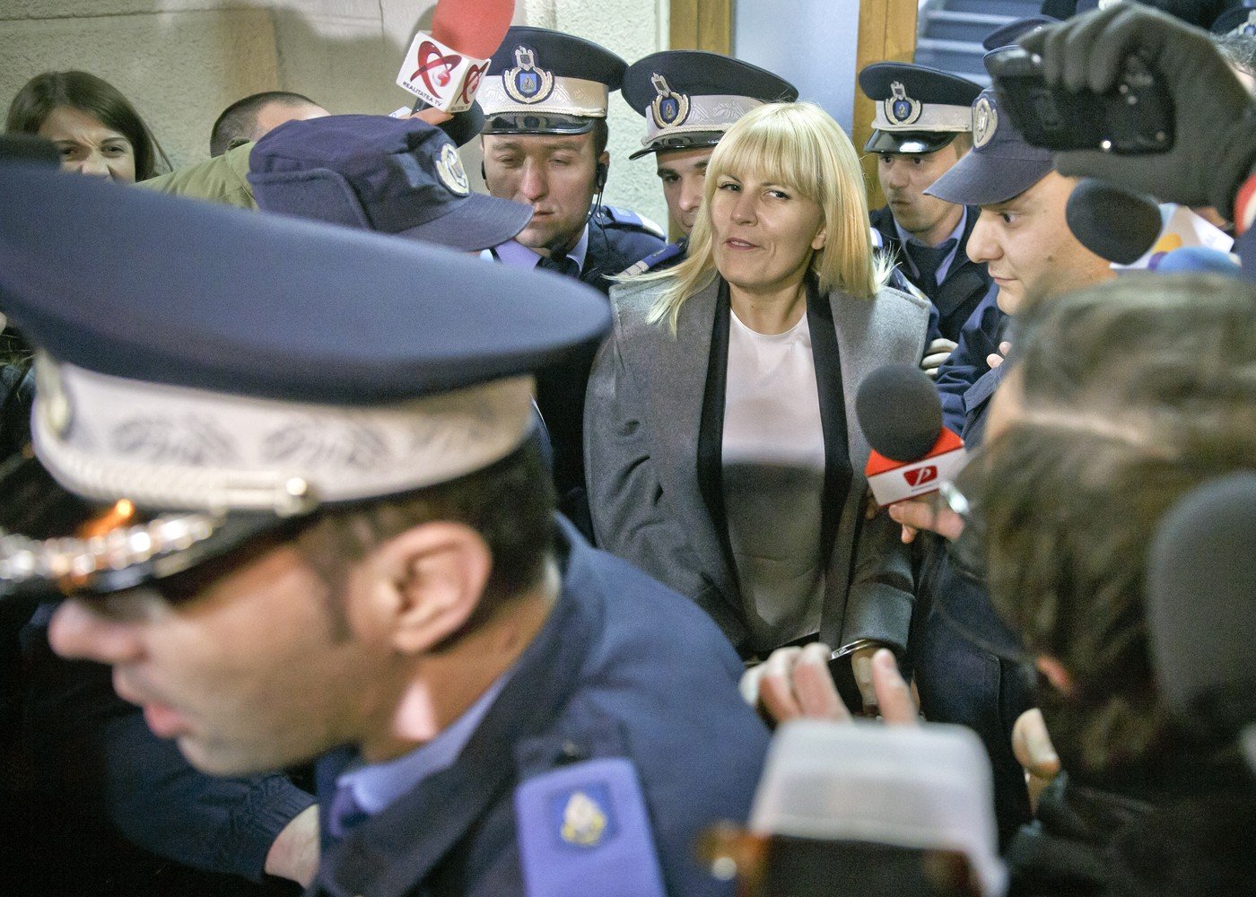 Elena Udrea, o figură marcantă a politicii românești din ultimii zece ani, a făcut recent mărturisiri emoționante despre perioada petrecută în detenție și despre impactul profund pe care această experiență l-a avut asupra vieții sale