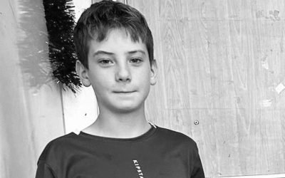 Tragedie în județul Botoșani: elev de 14 ani îngropat în lacrimi după ce s-a prăbușit în timpul orei de sport O comunitate întreagă plânge pierderea tragică a lui Dănuț, un băiat de doar 14 ani, care și-a pierdut viața în condiții neobișnuit de dure în timpul orei de educație fizică