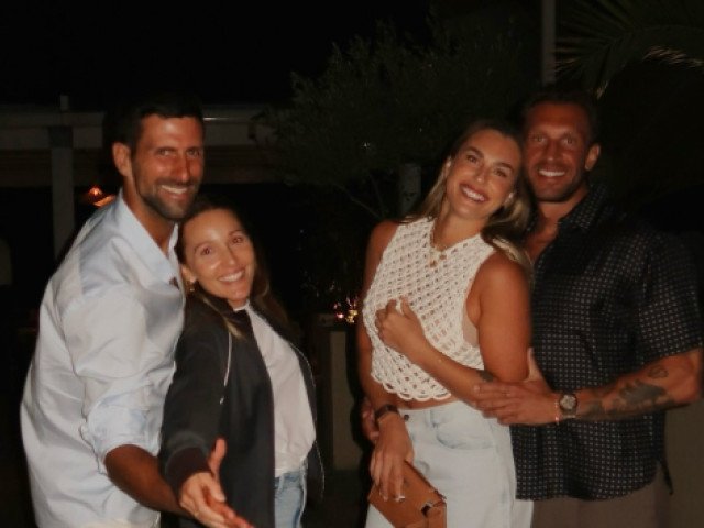 Novak Djokovic și soția sa, Jelena, au reacționat prompt după ce Aryna Sabalenka a anunțat cu entuziasm câștigarea titlului de lider mondial la tenis feminin, provocând o serie de reacții și comentarii în lumea sportului alb