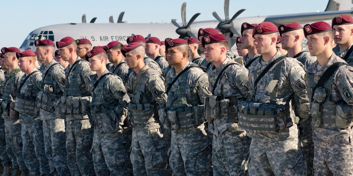 Administrația președintelui american Donald Trump analizează posibilitatea trimiterei a mii de militari în Orientul Mijlociu pentru a desfășura operațiuni terestre împotriva Iranului, conform unor surse bine informate citate de Reuters