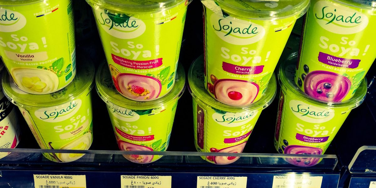 Greenwashing-ul, o strategie subtilă și extrem de răspândită pe piața actuală, a generat discursuri și controverse în egală măsură