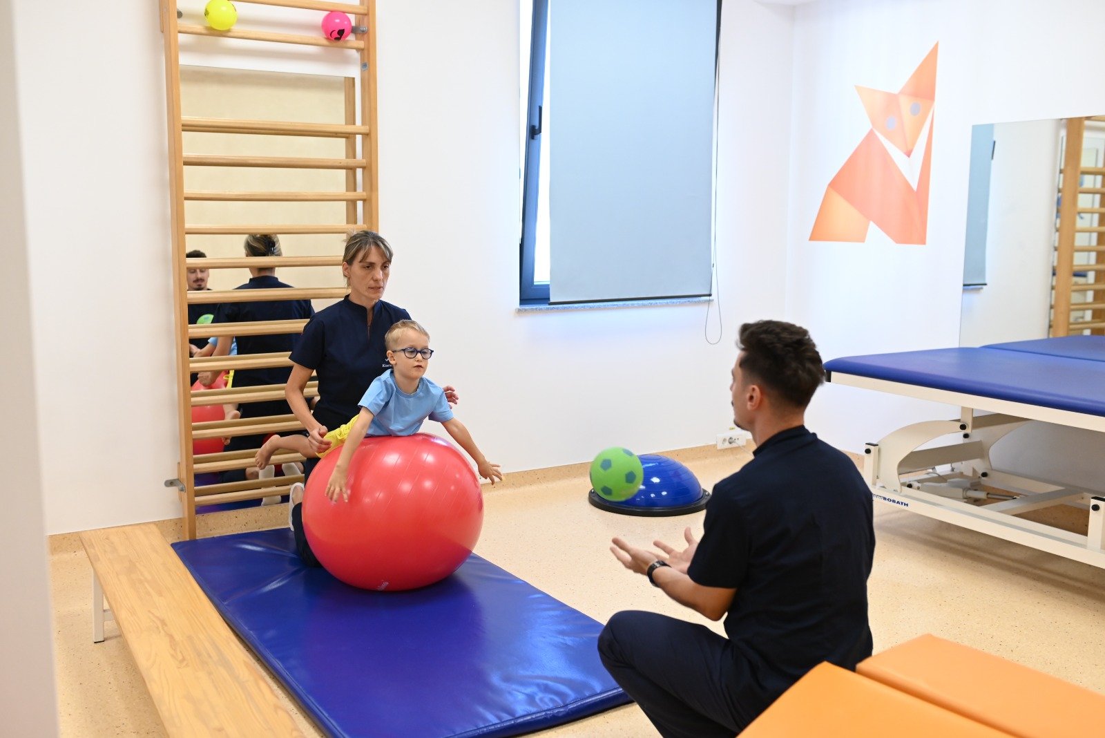 Prevenția în dezvoltarea copilului: importanța evaluărilor profilactice timpurii Multe probleme ale copiilor, precum durerile cronice de spate, posturile incorecte sau dificultățile de învățare, apar adesea ca urmare a unor dezechilibre ascunse, care pot fi identificate mult mai devreme decât devin vizibile