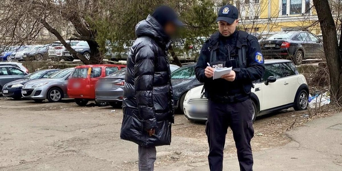 Bucureștenii sunt din nou confruntați cu problema falșilor parcagii, o situație care continuă să pună în pericol atât buzunarele celor care parchează, cât și siguranța publică