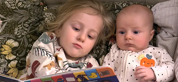 Ambii copii s-au răcit simultan, eveniment neobișnuit