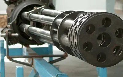 Sistemul CIWS Phalanx interceptând o rachetă în aer