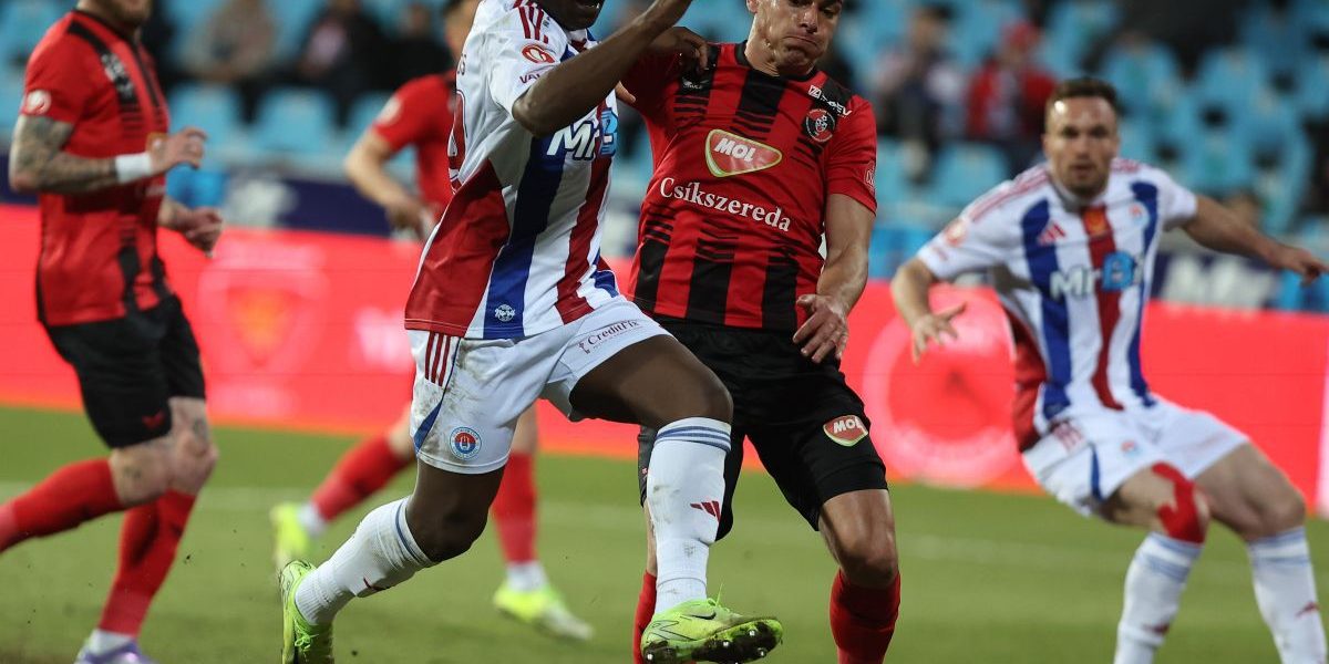 Csikszereda obține o victorie spectaculoasă la Galați, scor 3-2 în prima etapă a play-out-ului Superligii Cu un start extrem de promițător, echipa ucraineană Csikszereda a reușit să plece din Galați cu toate cele trei puncte, după un meci plin de dramatism și dramă, scor 3-2