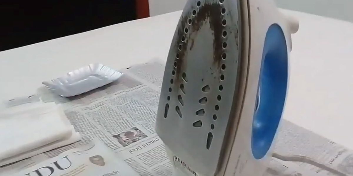 Fierul de călcat, prieten sau dușman? Cum să eviți și să tratezi arsurile pe talpă Fiecare gospodar știe cât de frustrant poate fi un fier de călcat care, dintr-un motiv sau altul, începe să bage pete și să lase urme neplăcute pe haine