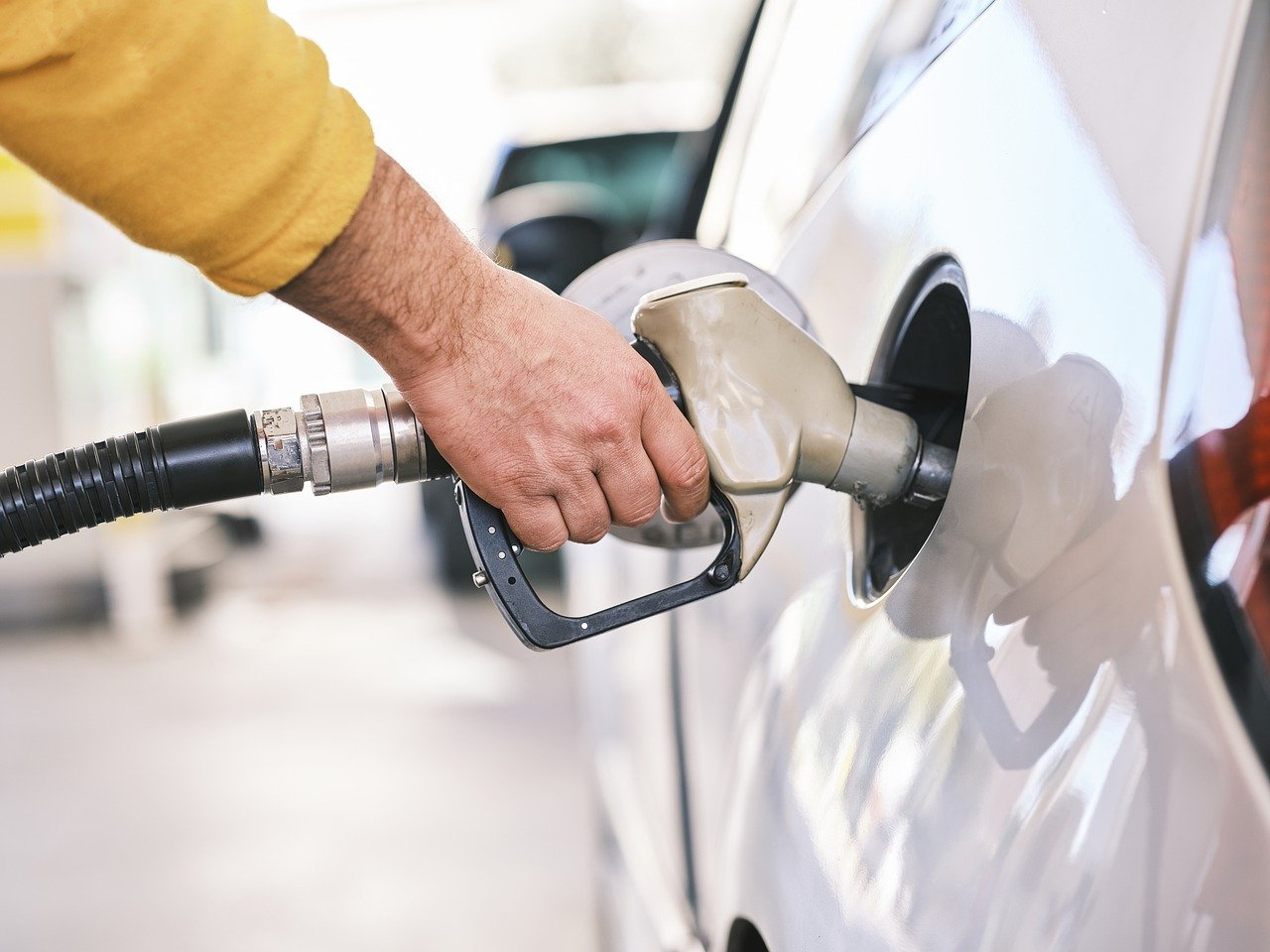 Comisia Europeană condamnă decizia Slovaciei de a impune un preț mai ridicat la carburantii pentru mașinile înmatriculate în străinătate, considerând-o o măsură ilegală în contextul legislației europene