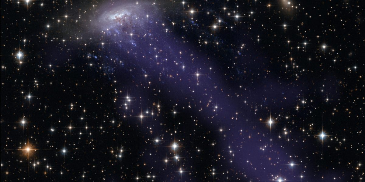 O descoperire surprinzătoare a fost făcută recent de echipa de cercetători de la Universitatea din Waterloo, Canada: cea mai îndepărtată galaxie cu tentacule observată vreodată a fost identificată cu ajutorul tehnologiei avansate de la Telescopul Spațial James Webb