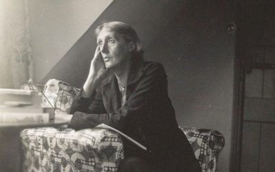 Locurile neașteptate unde s-au născut capodoperele literare: spații bizare, ritualuri și izolare totală Când ne gândim la autorii mari ai literaturii mondiale, imaginea clasică a unui scriitor solitar, așezat într-un birou elegant, în fața unei ferestre care dă spre o grădină liniștită sau într-o cafenea plină de atmosferă boemă, vinova mai puțin către adevărul obrajilor lor creau