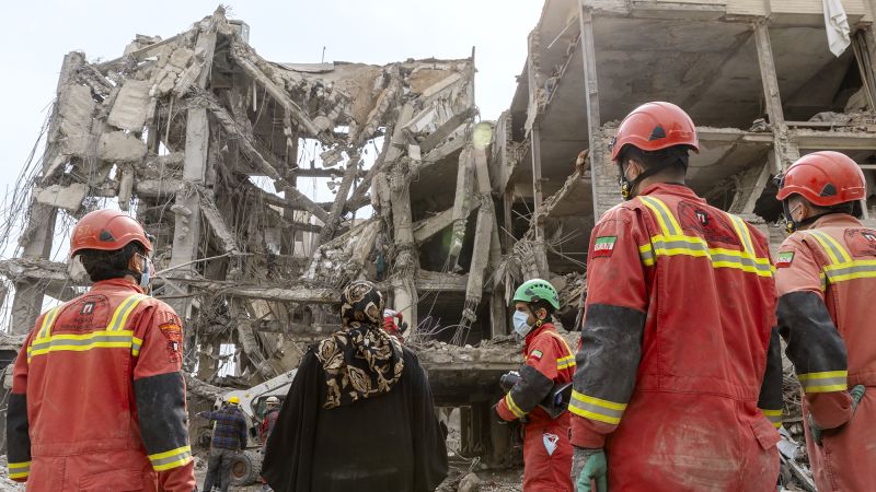 Imaginii șocante din Iran: mine americane descoperite în apropierea Shirazului, conflictele escaladând Imagini aduse de mass-media de stat din Iran arată pentru prima dată de peste două decenii arme de new-generation în mâna US Army, deoarece terenurile din sudul țării sunt împânzite cu mine anti-tanc, potrivit unei analize CNN și experților în muniții