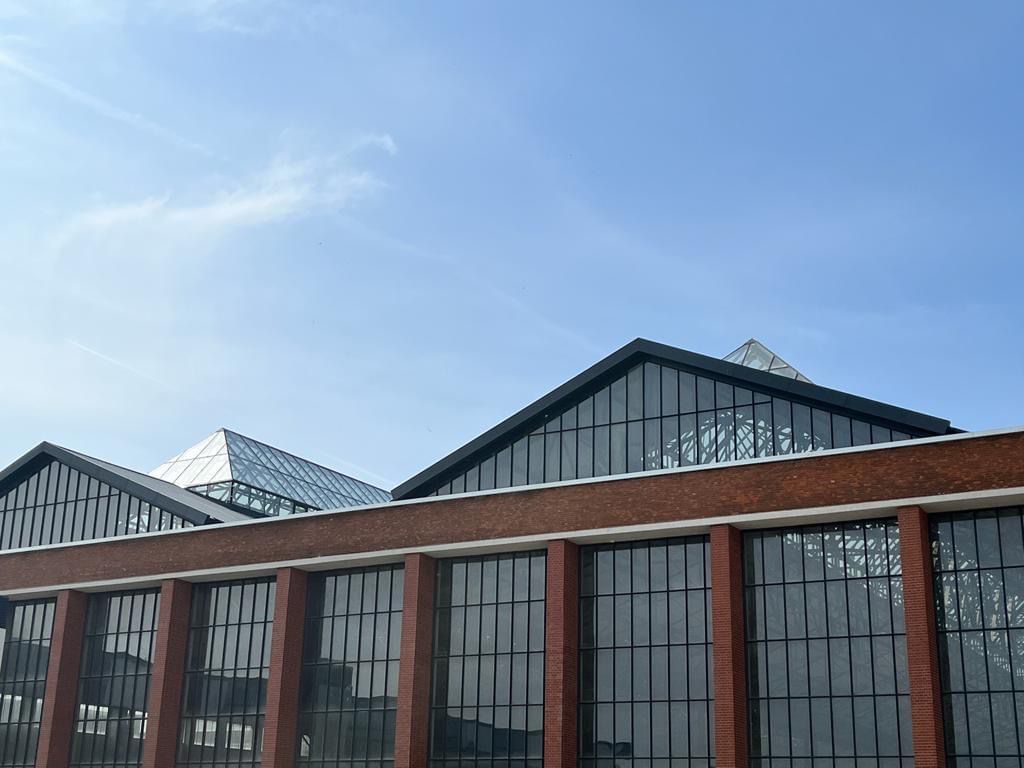 Consiliul Local Sector 3 a aprobat recent o nouă rundă de finanțare pentru proiectul controversat al Halei Laminor, în ciuda opoziției puternice din partea opoziției politice, în principal USR