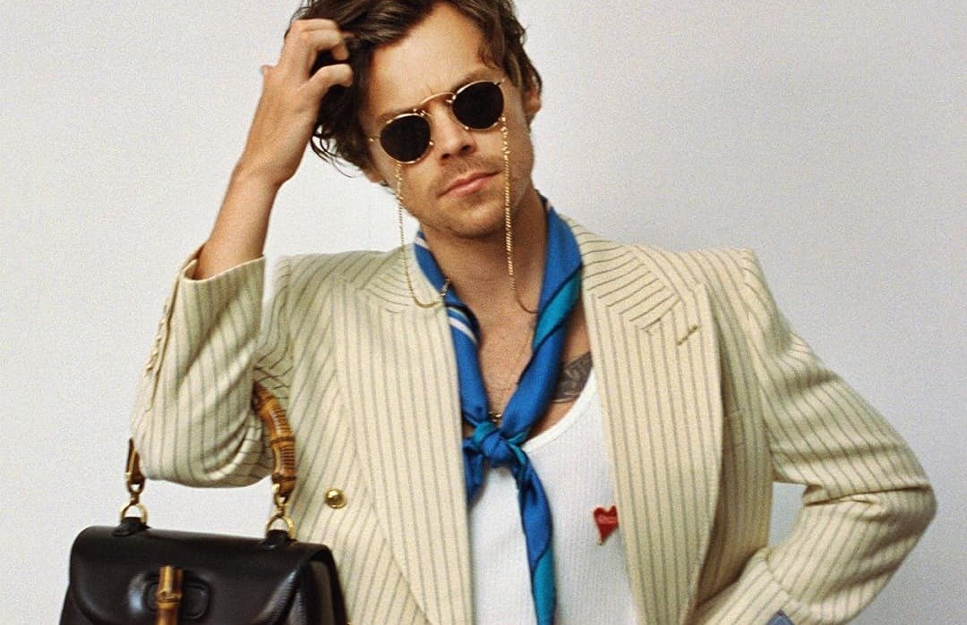 Harry Styles reia supremația în topurile muzicale britanice cu cel mai recent album, „Kiss All The Time
