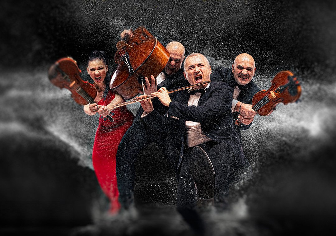 Sala Palatului devine scena unui eveniment rock și clasic: Vivaldi Rocks revine cu o ediție specială Pe data de 2 aprilie 2026, Sala Palatului din București se transformă într-un spațiu de întâlnire pentru iubitorii muzicii, atunci când Orchestra Simfonică București va prezenta versiunea extinsă a spectacolelor sale unice, Vivaldi Rocks