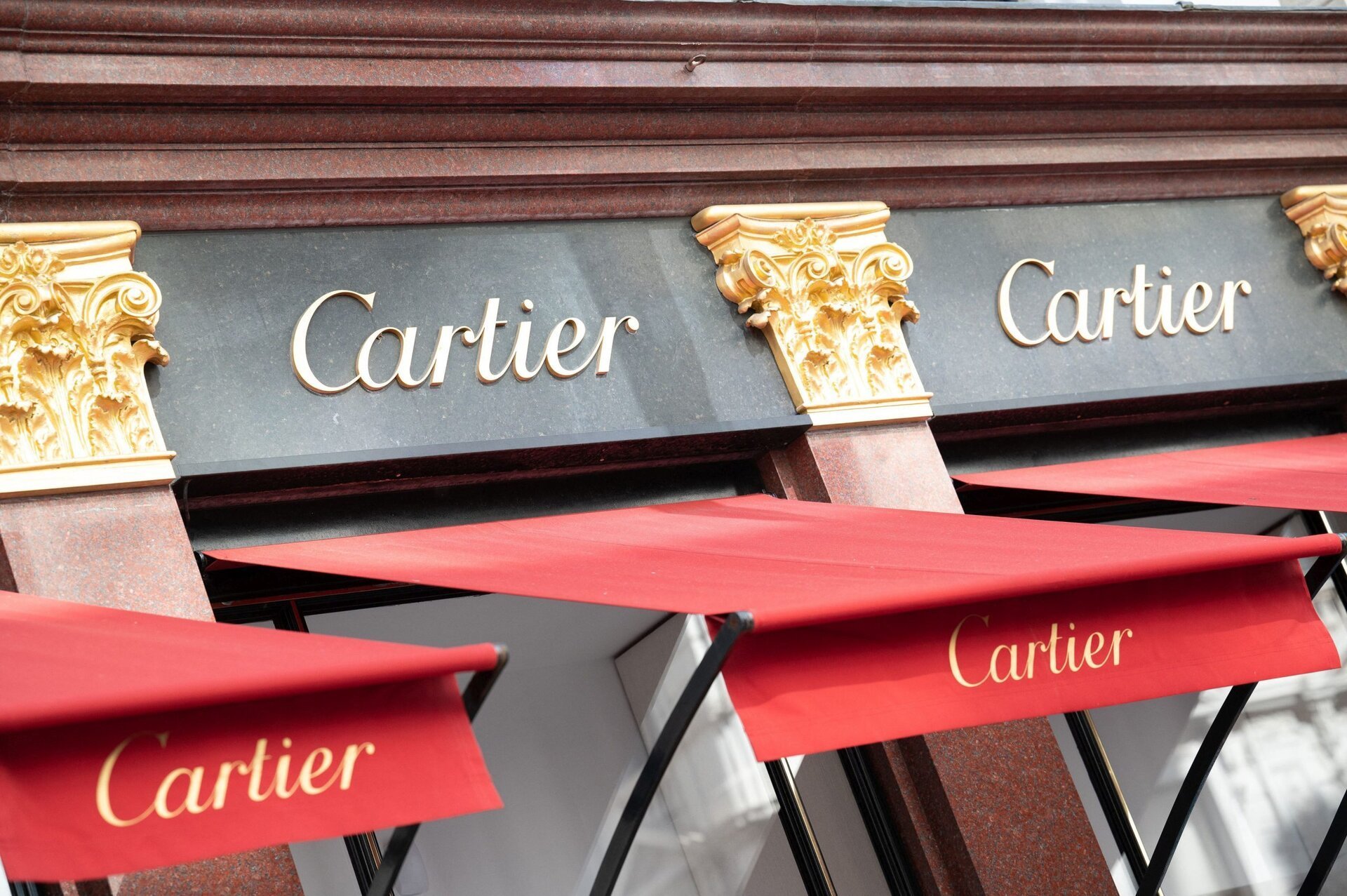 Primul magazin Cartier din România, al treilea în Europa de Est, inaugurat în inima Bucureștiului Într-un moment în care piața luxury din România își consolidază statutul, orașul București devine gazda unei deschideri remarcabile
