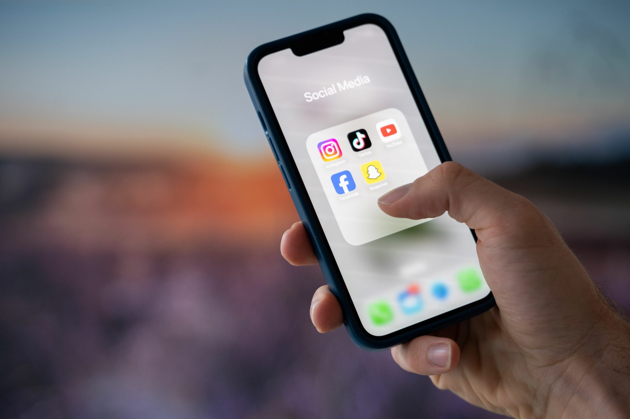 Indonezia stabilește un precedent în regiune, anunțând interzicerea rețelelor sociale pentru copiii sub 16 ani, măsură inspirată de exemplul Australiei