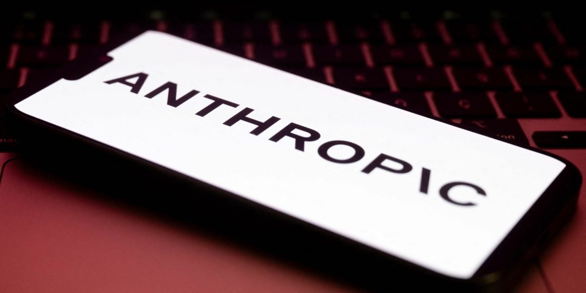 Negocierile dintre Anthropic și Departamentul Apărării al Statelor Unite au fost reluate după un impas tensionat care a pus în pericol un contract prioritar pentru dezvoltarea tehnologiilor de inteligență artificială destinate armatei americane