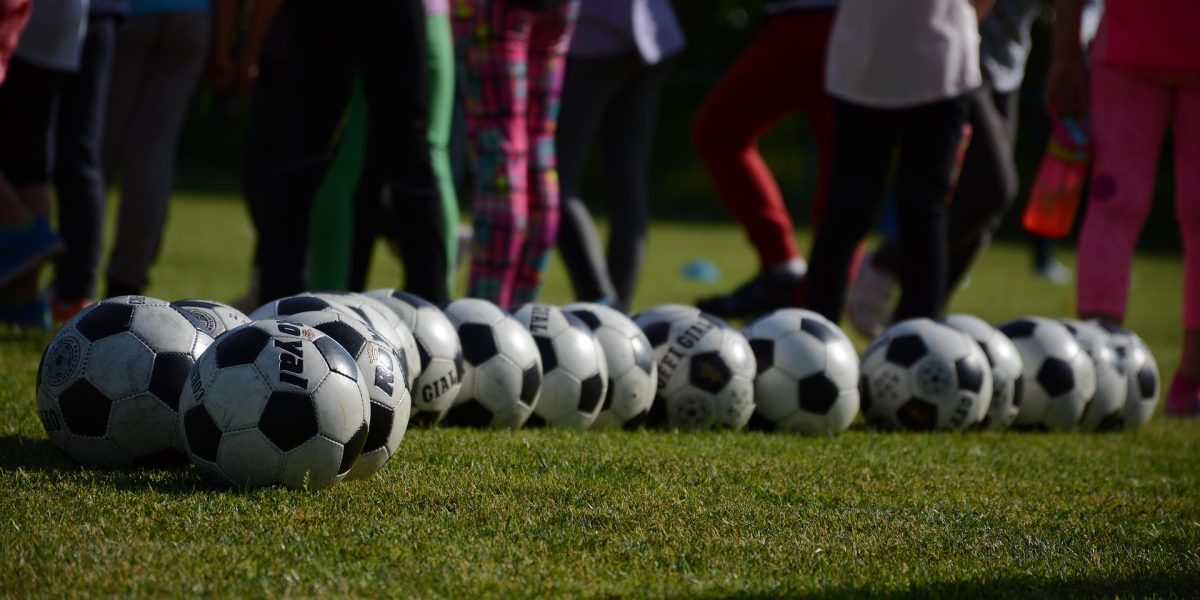 Tragedie la școala din satul botoșănean: elev de 14 ani a murit în timpul orei de sport, poliția deschide anchetă pentru ucidere din culpă O veste devastatoare a zguduit comunitatea din satul din județul Botoșani, unde un elev de doar 14 ani și-a pierdut viața în timpul orei de sport