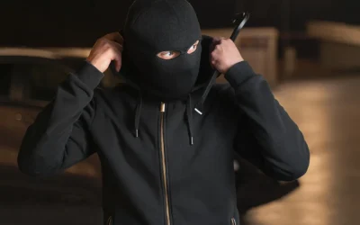 Un incident de o gravitate rar întâlnită a zguduit recent comunitatea sportivă britanică, după ce un fost fotbalist cunoscut pentru cariera sa de succes a devenit protagonistul unei intrigi complicate, combinând gesturi de ospitalitate și o știre de furtișag