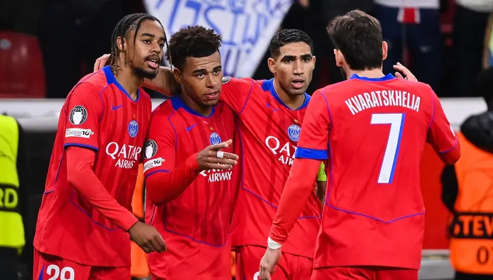 Chelsea înfruntă Paris Saint-Germain în prima manșă a optimilor de finală ale Ligii Campionilor Chelsea va avea o misiune dificilă în această seară, când va disputat prima manșă a optimilor Ligii Campionilor contra deținătoarei trofeului, Paris Saint-Germain, pe terenul de la Parc des Princes