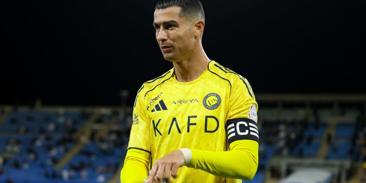 Cristiano Ronaldo, unul dintre cei mai mari fotbaliști ai tuturor timpurilor, se află în centrul atenției după ce a fost reținut pe banca de rezerve a echipei Al Nassr, în urma unei accidentări musculare la coapsa dreaptă