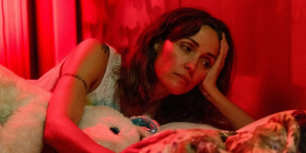 Filmul „If I Had Legs I’d Kick You”, regizat de Mary Bronstein, a stârnit reacții intense în rândul criticilor și spectatorilor odată cu lansarea sa în cinematografele din Italia, pe 5 martie, distribuit de I Wonder Pictures