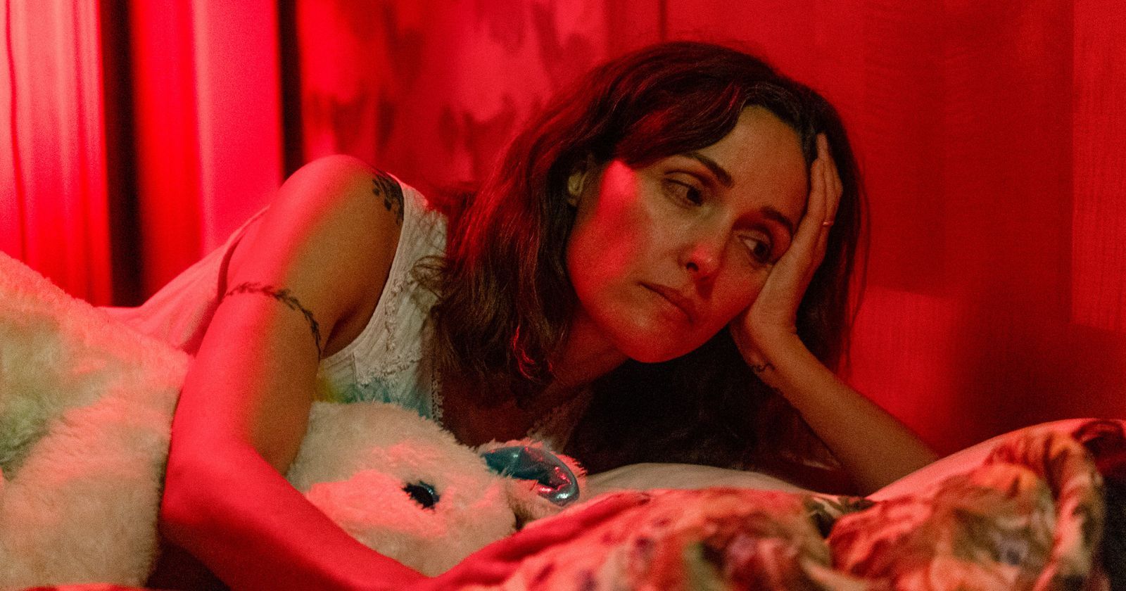 Filmul „If I Had Legs I’d Kick You”, regizat de Mary Bronstein, a stârnit reacții intense în rândul criticilor și spectatorilor odată cu lansarea sa în cinematografele din Italia, pe 5 martie, distribuit de I Wonder Pictures