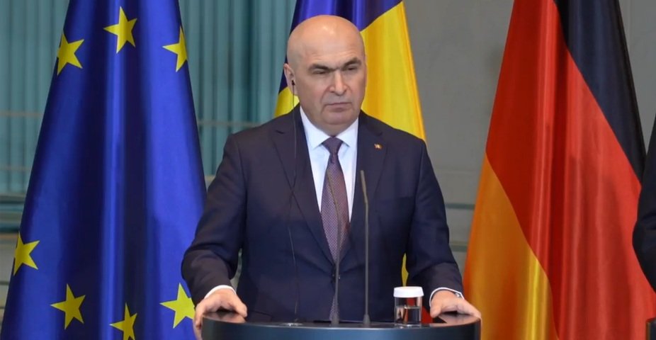 Premierul Ilie Bolojan respinge acuzațiile social-democraților și reafirmă loialitatea guvernului față de bugetul adoptat Premierul Ilie Bolojan a făcut clar, în urma recentelor declarații ale social-democraților, că nu are motive de îngrijorare cu privire la atacurile politice lansate din partea opoziției